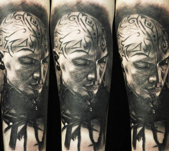 手臂写实刺青男性肖像纹身图案