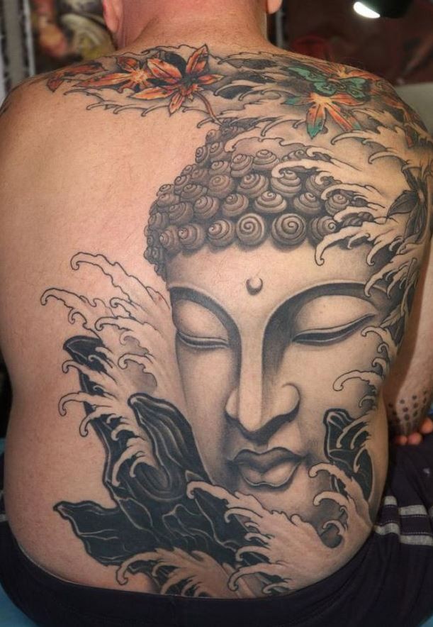 背部佛祖头像和枫叶纹身图案