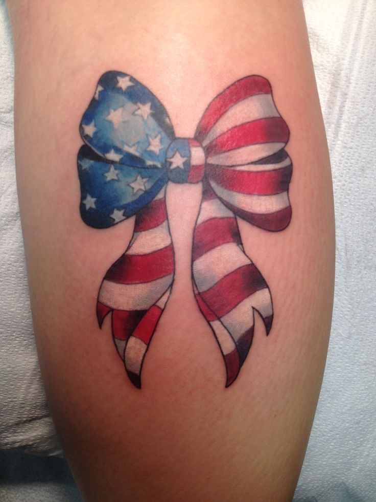美国国旗的蝴蝶结小腿纹身图案