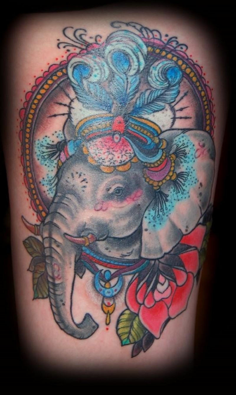 五彩的大象和羽毛花朵纹身图案