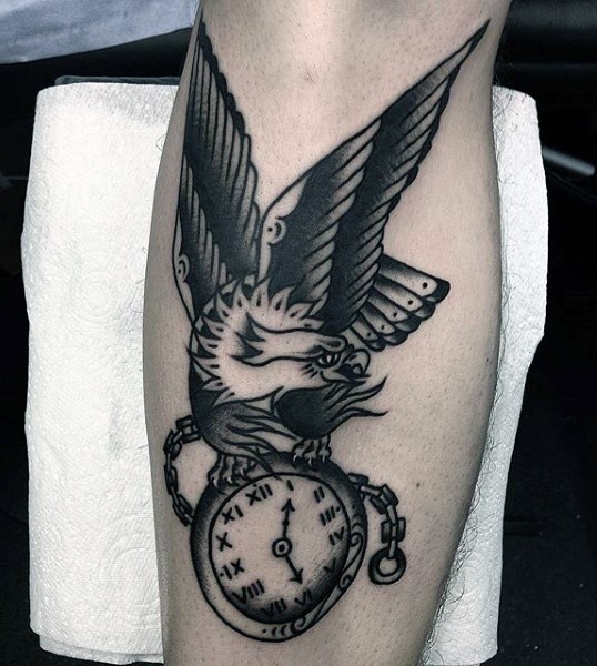 小腿传统美国老鹰与钟表黑白纹身图案