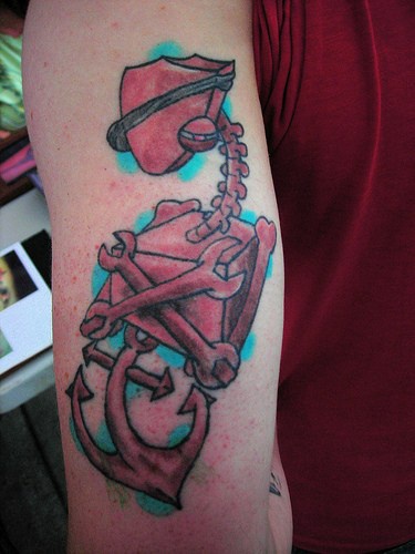 手臂机器人海盗与船锚纹身图案