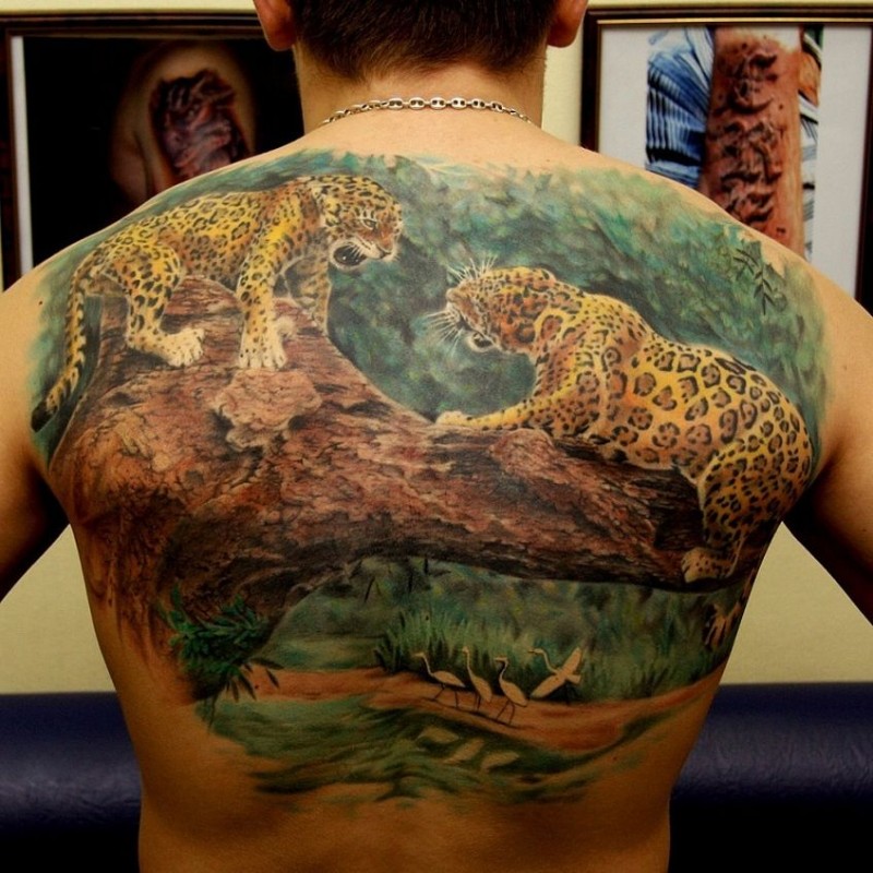 满背巨大惊人的捷豹彩色纹身图案