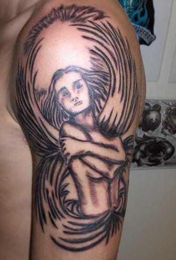 女天使大臂纹身图案