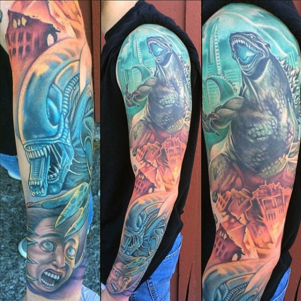 手臂巨大的五彩各种外星生物纹身图案