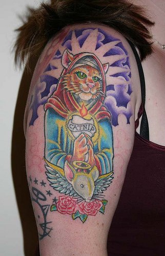 圣母猫与天使老鼠彩色大臂纹身图案