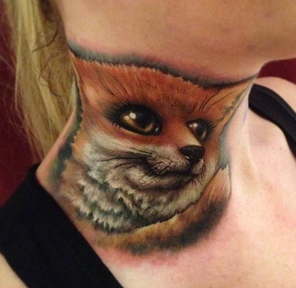 颈部3D写实的彩色狐狸纹身图案