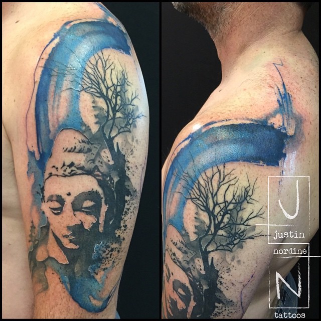 大臂抽象风格彩色如来佛祖雕像与树纹身图案