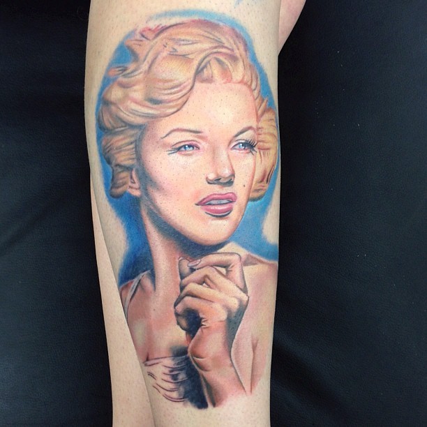 手臂3D五彩的玛丽莲梦露肖像纹身图案