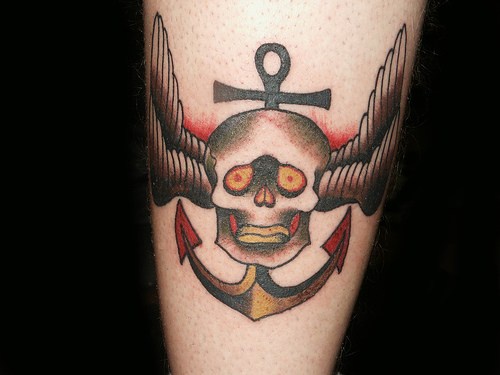 彩色骷髅和船锚翅膀纹身图案