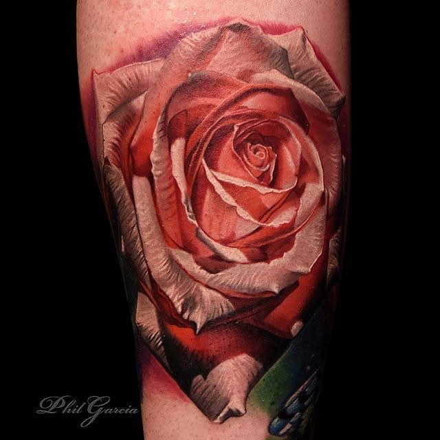 3D风格的红色玫瑰手臂纹身图案