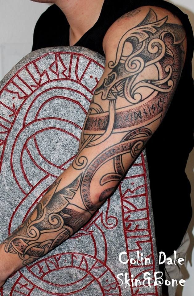 手臂神奇的北欧风格图腾纹身图案