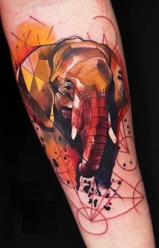 水彩大象头和几何手背纹身图案