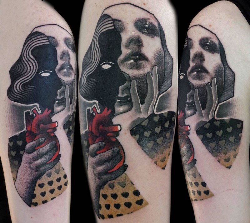 超现实主义风格的彩色心脏和女人手臂纹身图案