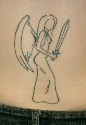 天使与剑轮廓黑色线条纹身图案