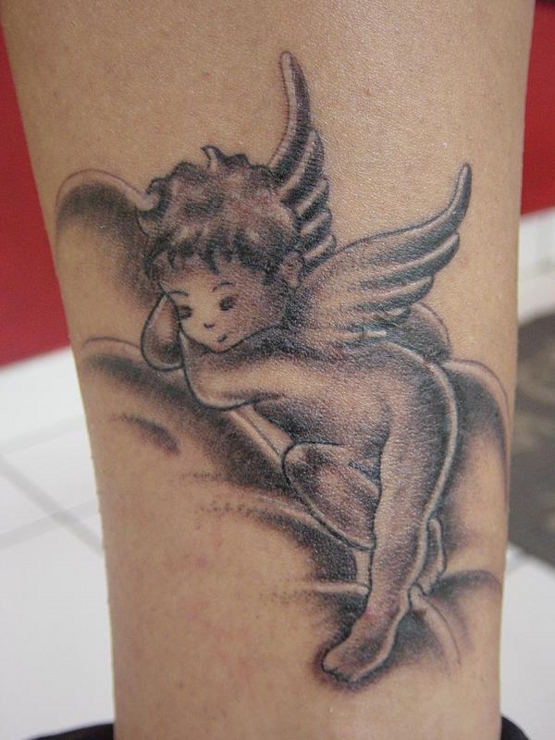 腿部小宝宝天使纹身图案