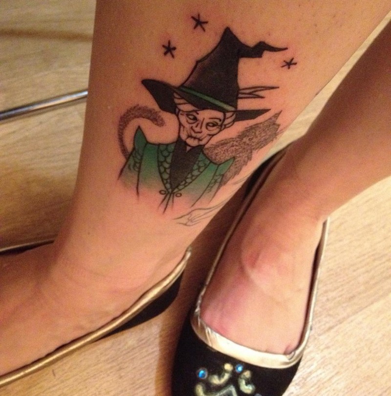 old school彩色女巫与猫和星星脚踝纹身图案