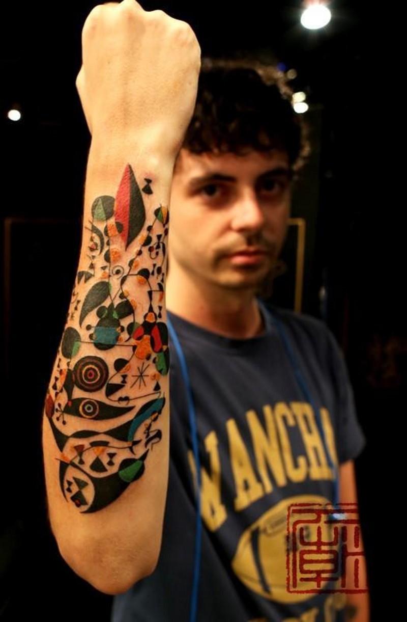 手臂抽象风格多彩的各种符号纹身图案