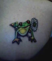 彩色小青蛙与花朵纹身图案