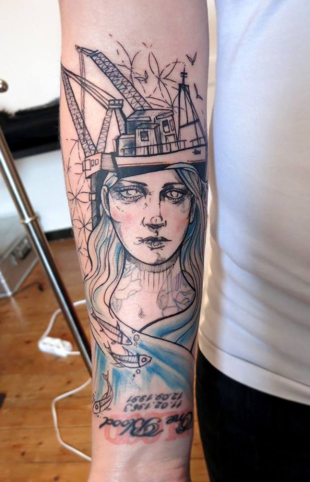 超现实主义风格的女人和油塔手臂纹身图案