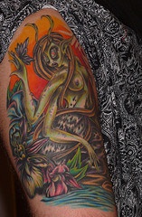 手臂彩色外星美人鱼女孩纹身图案