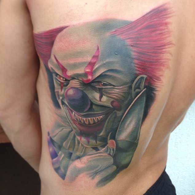 背部3D彩色邪恶的微笑小丑纹身图案