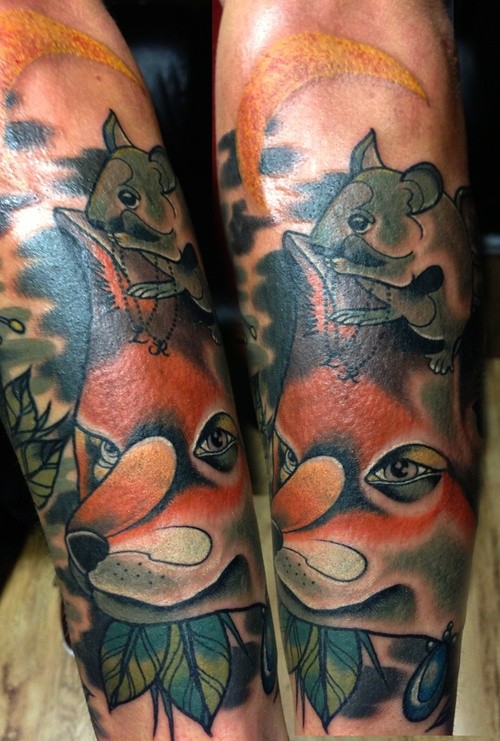 卡通风格的彩色有趣狐狸与老鼠手臂纹身图案