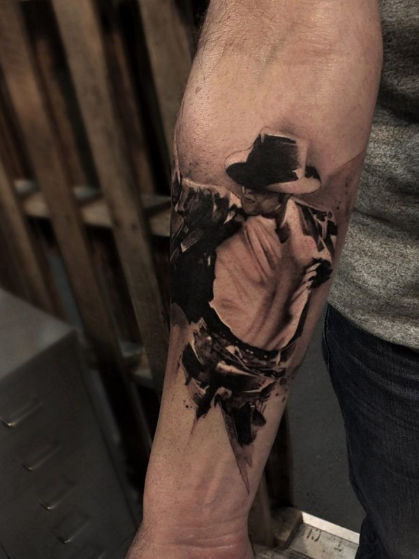 手臂黑灰舞蹈的迈克尔杰克逊纹身图案