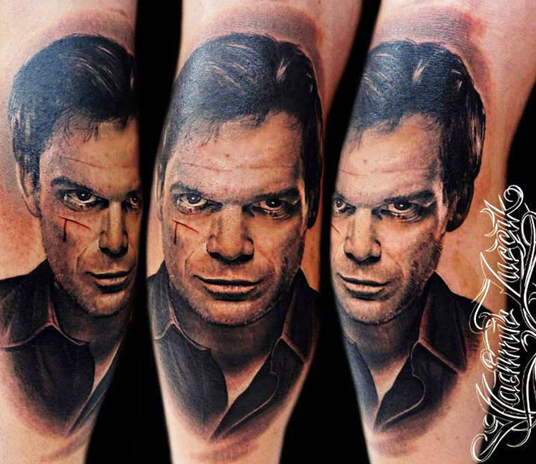 彩色令人毛骨悚然的男性肖像手臂纹身图案