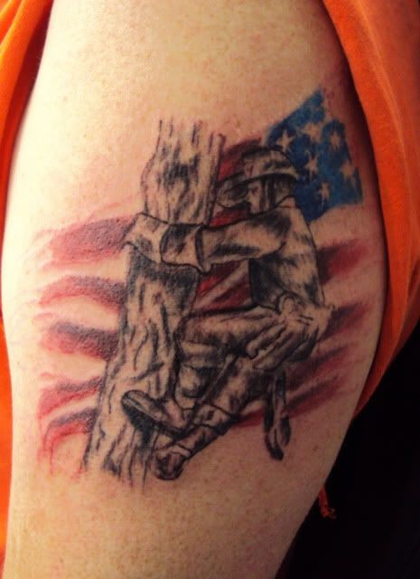 old school美国士兵和国旗彩色手臂纹身图案