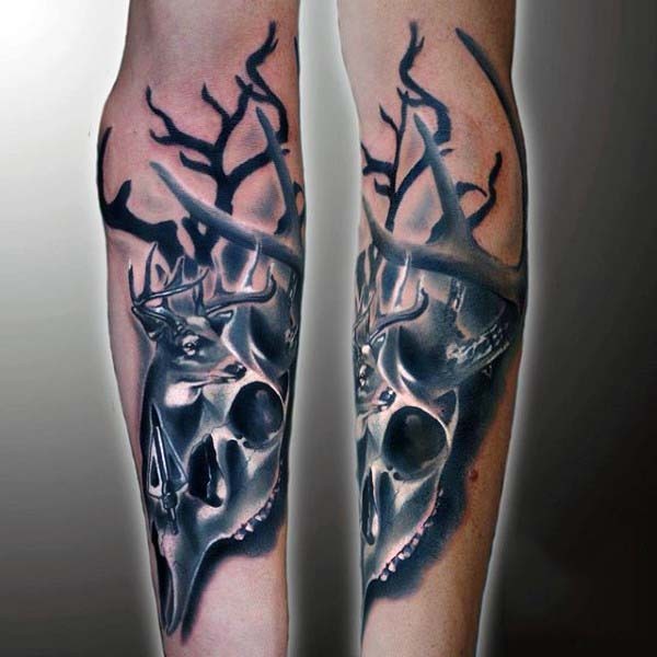 手臂手绘黑色动物鹿头骨纹身图案