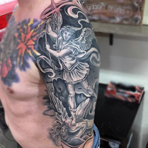 宗教风格的天使战士与恶魔手臂纹身图案