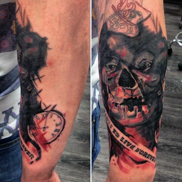 手臂彩色恐怖的怪物和字母纹身图案