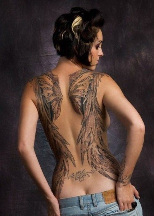 女孩背部可爱的天使翅膀纹身图案