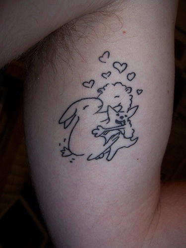 卡通兔子和小羊心形纹身图案