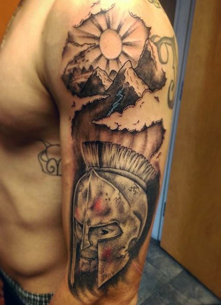 手臂彩色的斯巴达战士和山脉纹身图案