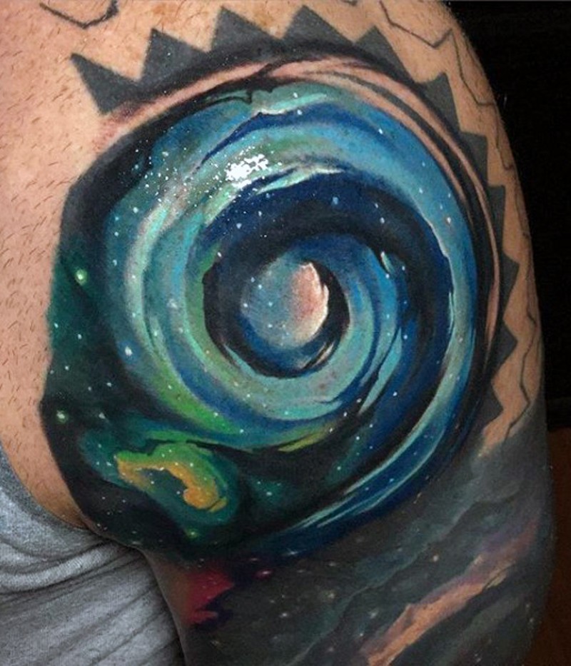 大臂3D彩色的星空漩涡纹身图案