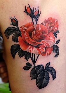 3D逼真的彩色玫瑰背部纹身图案