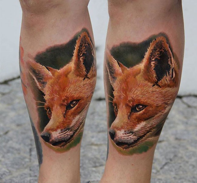 小腿彩色写实风格的甜美狐狸头纹身图案