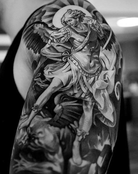 大臂黑白天使与恶魔战士纹身图案