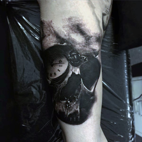 手臂3D黑白骷髅与时钟纹身图案