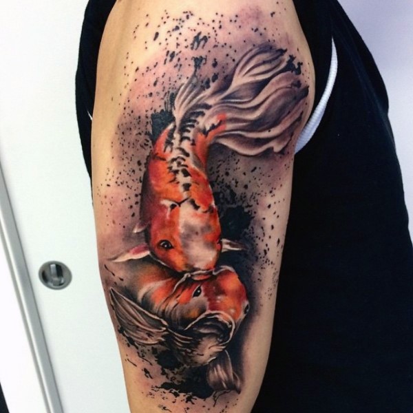 手臂3D可爱的写实金鱼纹身图案