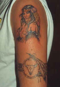 手臂北美土著裸体女孩纹身图案