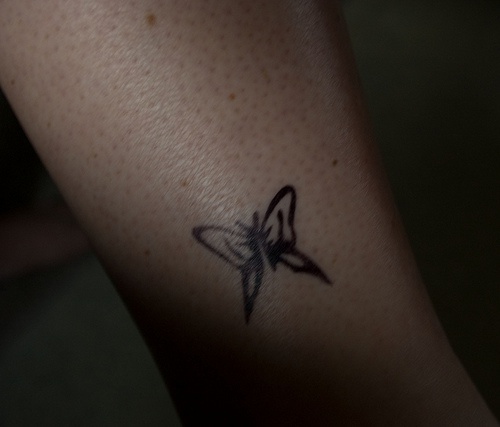 小蝴蝶脚踝纹身图案
