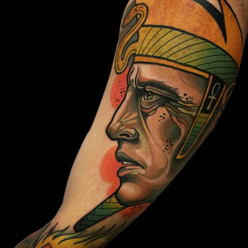 埃及法老侧脸彩色手臂纹身图案
