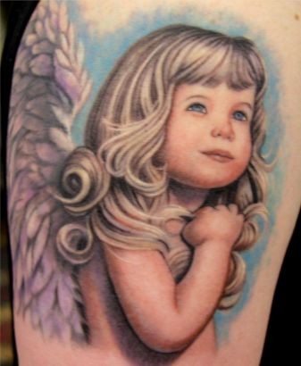 可爱的丰富多彩金发女孩天使纹身图案