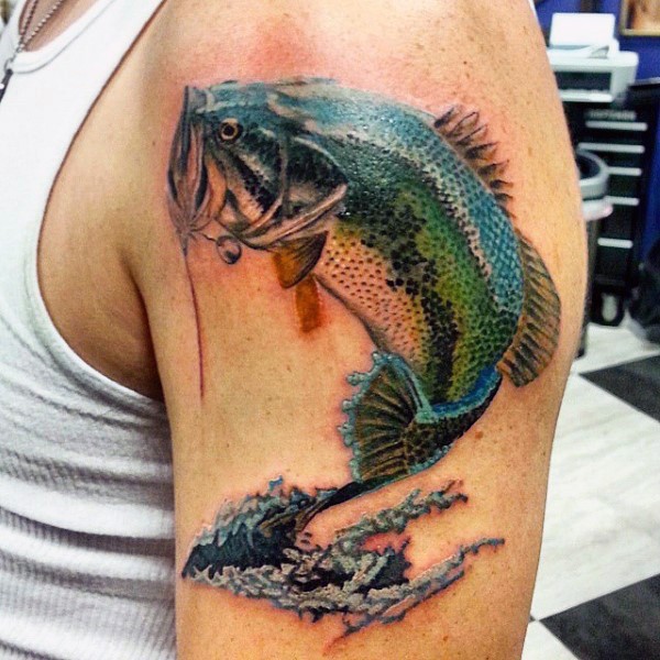大臂非常逼真的3D彩色鲤鱼纹身图案