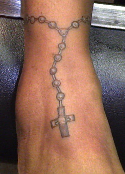 珠链十字架脚踝纹身图案