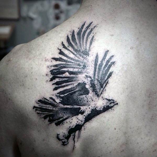 背部抽象风格的黑白鹰纹身图案