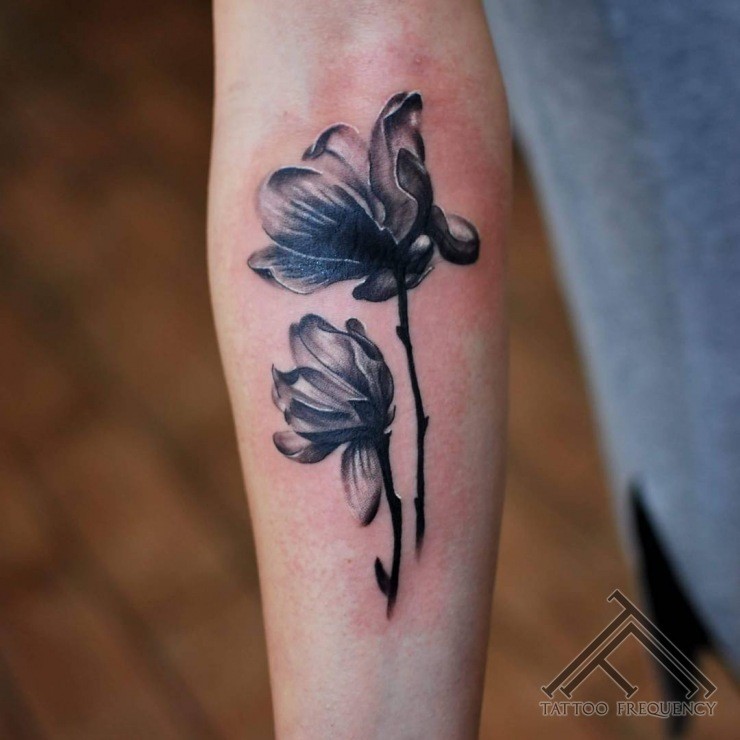 手臂3D风格黑色美丽的花朵纹身图案